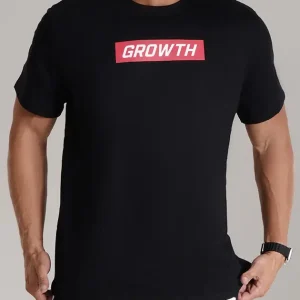 CAMISETA PRETA RETÂNGULO VERMELHO